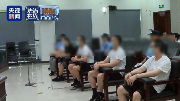 七星配资 盗版盲盒泛滥网络直播间，警方追踪完整犯罪链条